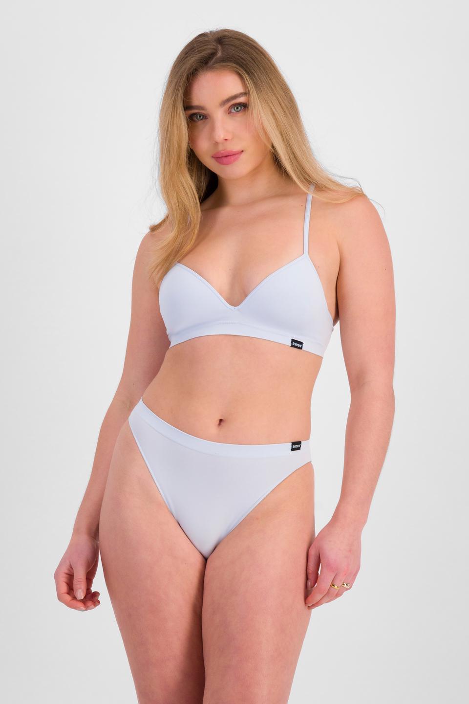 Sienna (She/Her) wears size 10 and is 164cm tall with cm chest and 71cm waist
