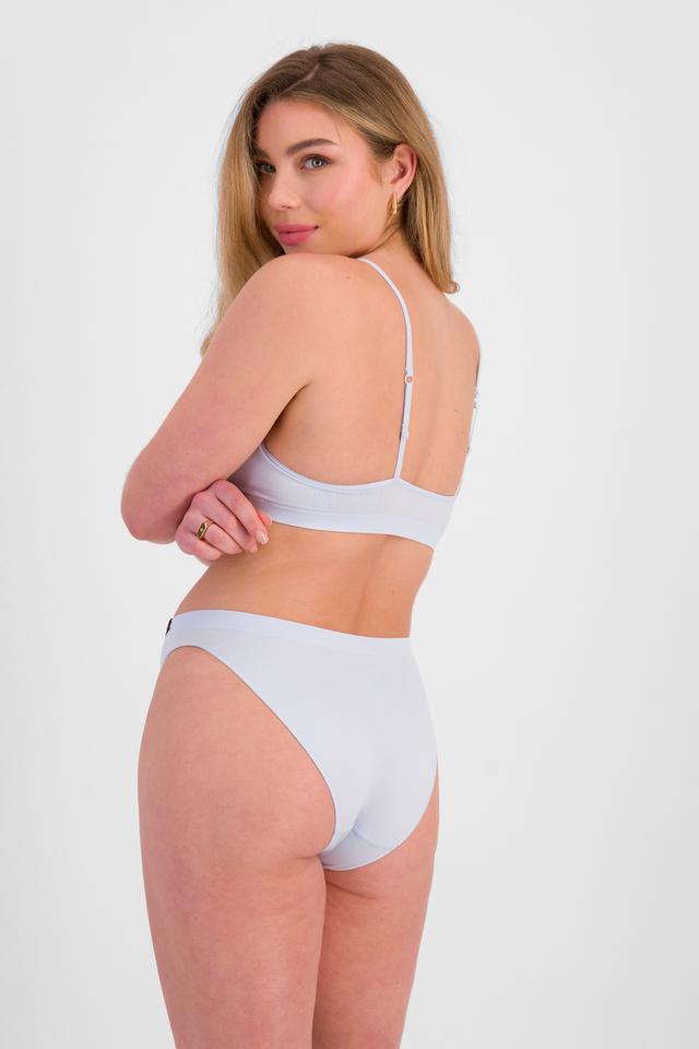 Sienna (She/Her) wears size 10 and is 164cm tall with cm chest and 71cm waist