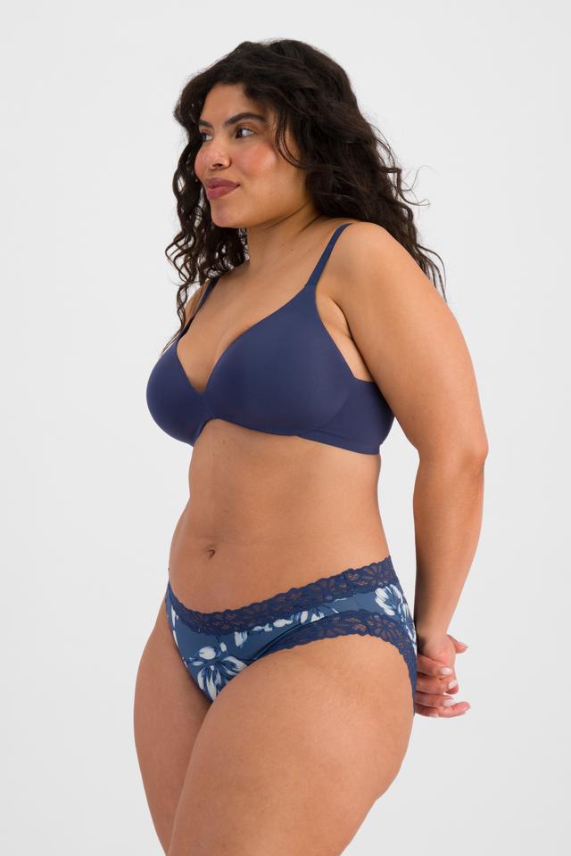 Laura (She/Her) wears size 14 and is 165cm tall with 94cm chest and 76cm waist