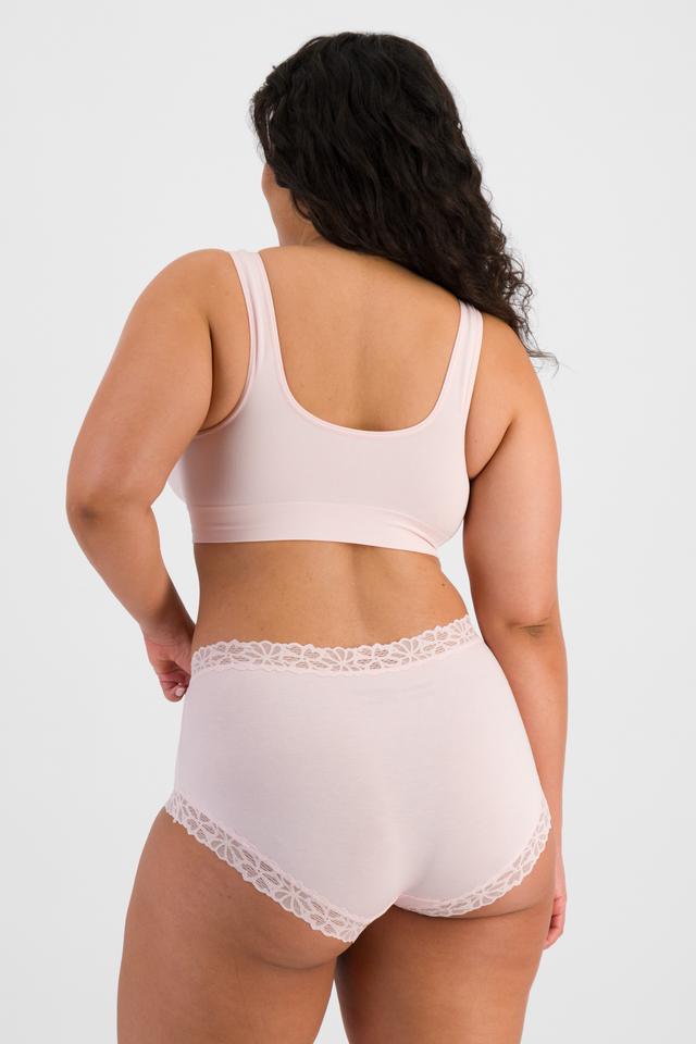 Laura (She/Her) wears size 14 and is 165cm tall with 94cm chest and 76cm waist