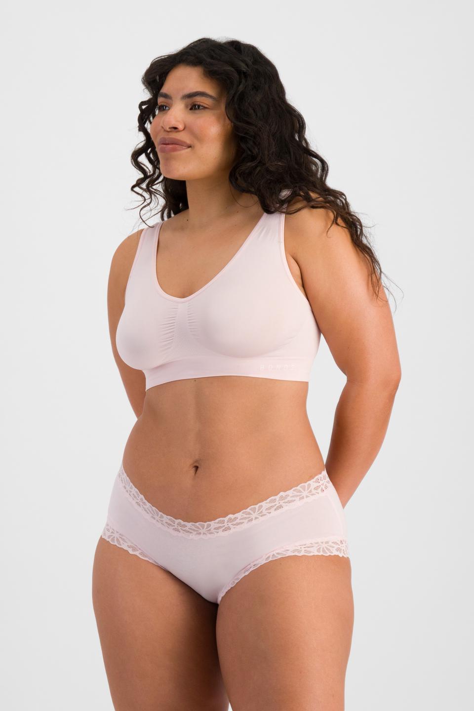 Laura (She/Her) wears size 14 and is 165cm tall with 94cm chest and 76cm waist
