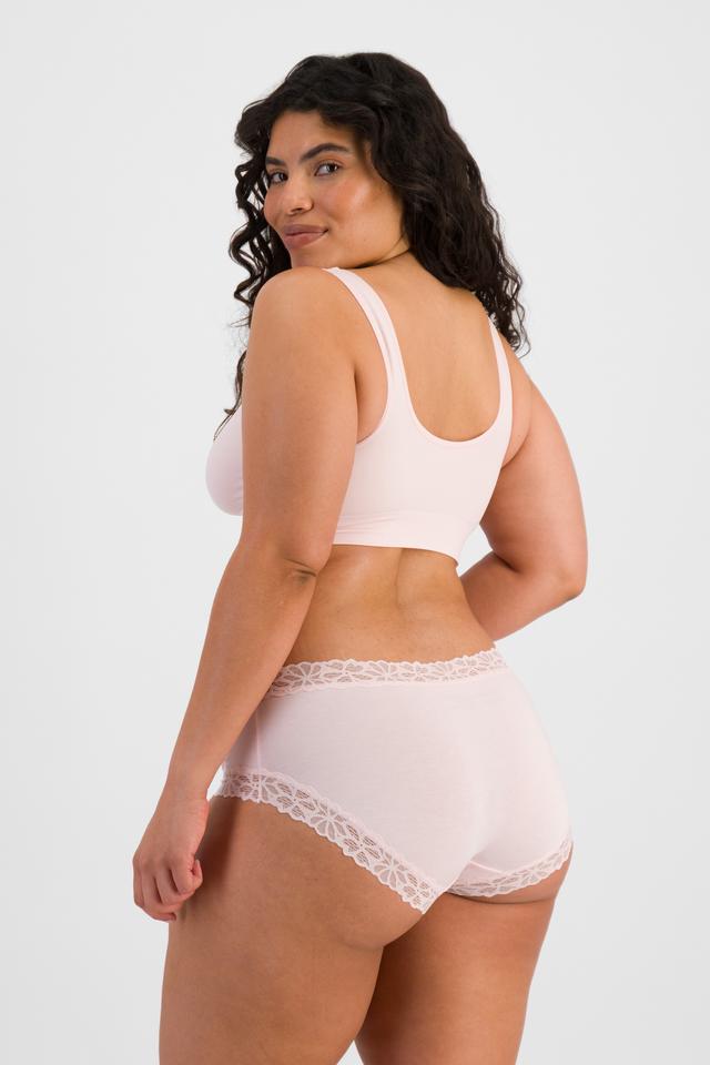Laura (She/Her) wears size 14 and is 165cm tall with 94cm chest and 76cm waist