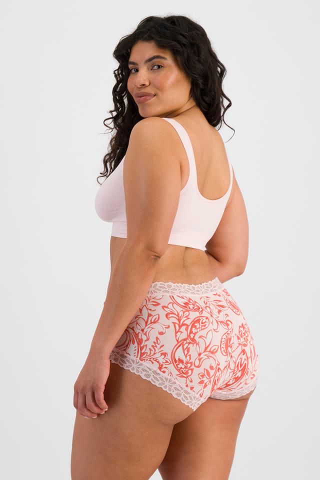 Laura (She/Her) wears size 14 and is 165cm tall with 94cm chest and 76cm waist