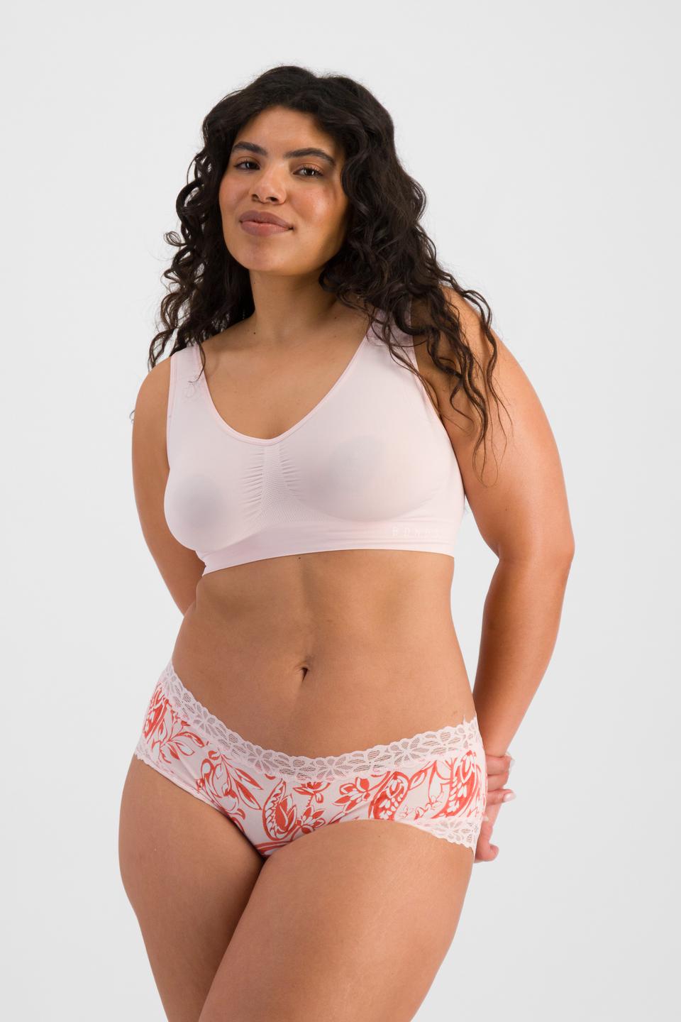 Laura (She/Her) wears size 14 and is 165cm tall with 94cm chest and 76cm waist