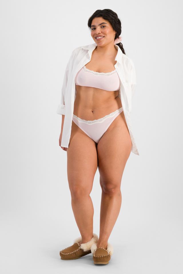 Laura (She/Her) wears size 14 and is 165cm tall with 94cm chest and 76cm waist