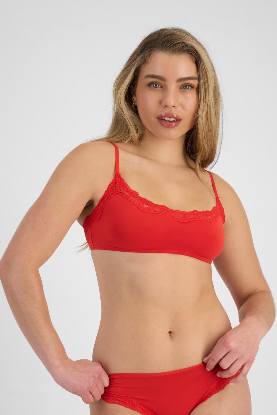 Sienna (She/Her) wears size 12 and is 164cm tall with cm chest and 71cm waist
