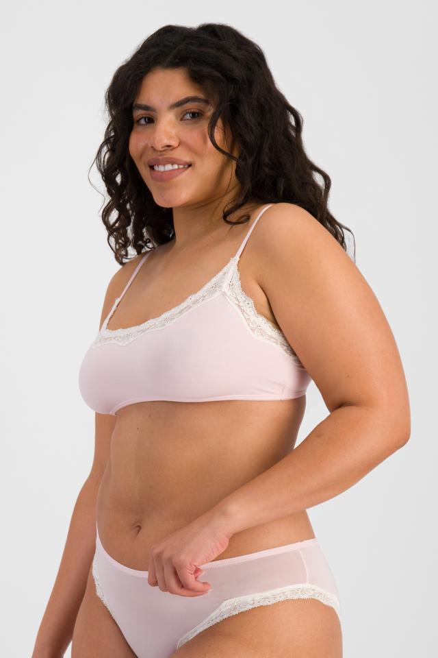 Chloe (She/Her) wears size 14 and is 165cm tall with 95cm chest and 78cm waist