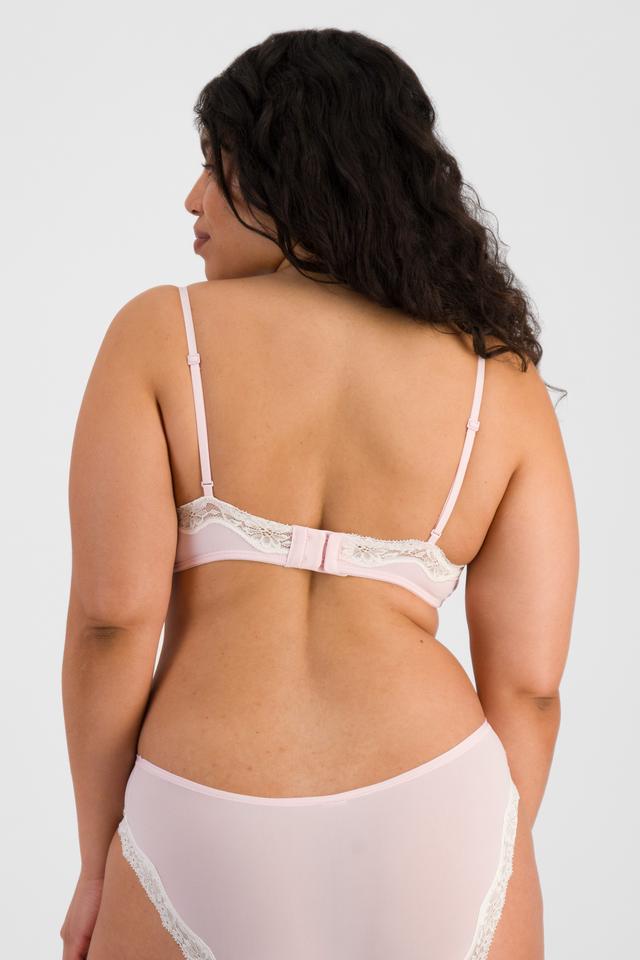 Chloe (She/Her) wears size 14 and is 165cm tall with 95cm chest and 78cm waist