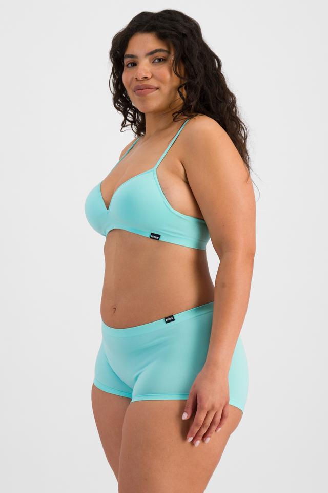 Laura (She/Her) wears size 14 and is 165cm tall with 94cm chest and 76cm waist