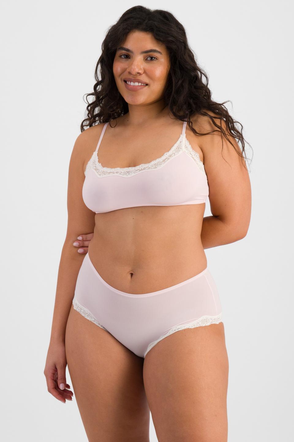 Laura (She/Her) wears size 14 and is 165cm tall with 94cm chest and 76cm waist