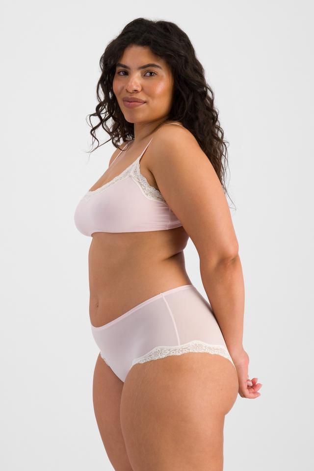 Laura (She/Her) wears size 14 and is 165cm tall with 94cm chest and 76cm waist