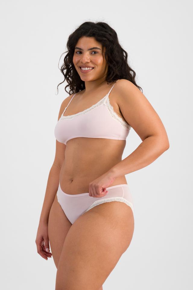 Chloe (She/Her) wears size 14 and is 165cm tall with 95cm chest and 78cm waist
