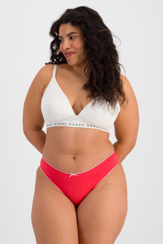 Laura (She/Her) wears size 14 and is 165cm tall with 94cm chest and 76cm waist