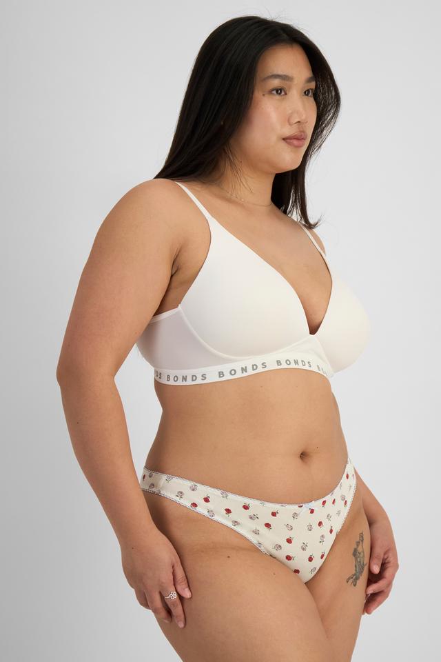 Chloe (She/Her) wears size 14 and is 165cm tall with 95cm chest and 78cm waist