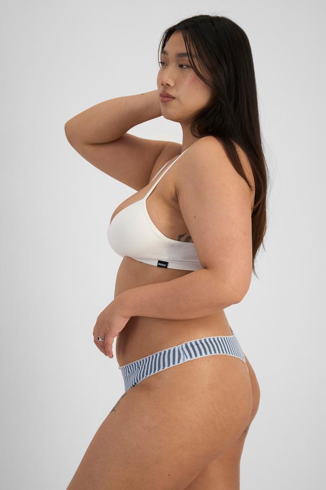 Chloe (She/Her) wears size 14 and is 165cm tall with 95cm chest and 78cm waist