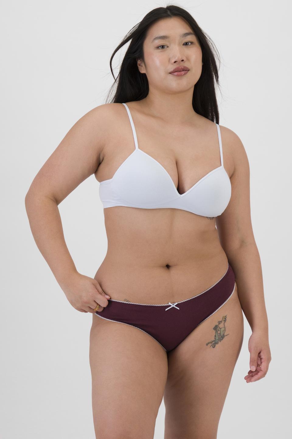 Chloe (She/Her) wears size 14 and is 165cm tall with 95cm chest and 78cm waist