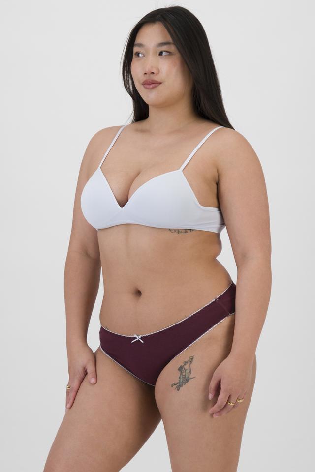 Chloe (She/Her) wears size 14 and is 165cm tall with 95cm chest and 78cm waist