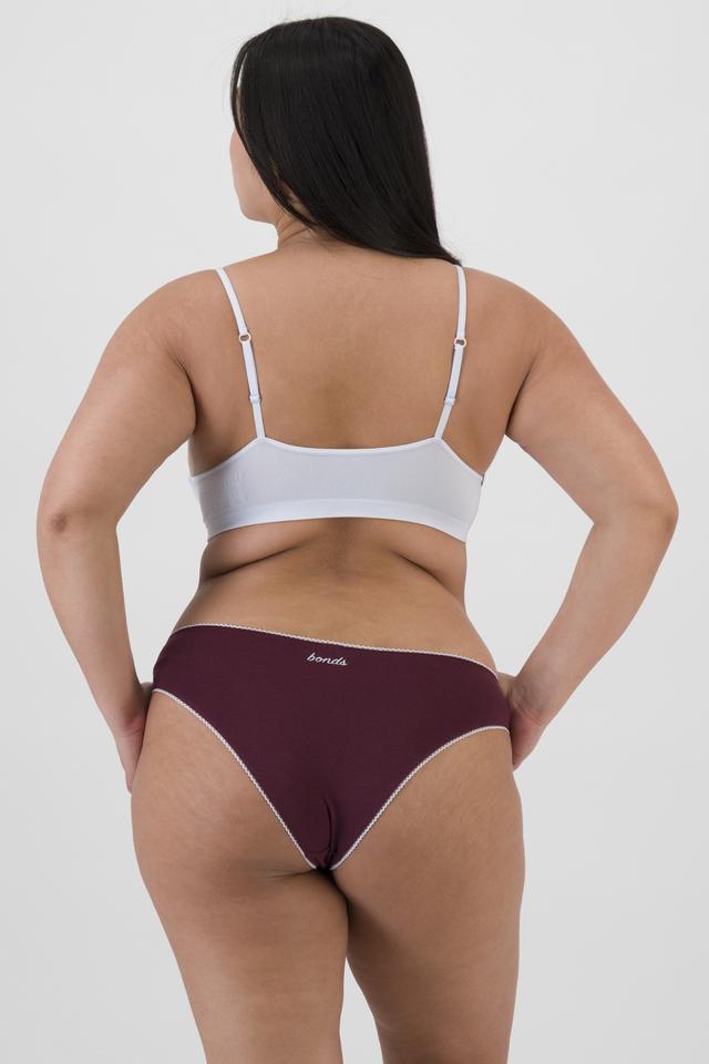 Chloe (She/Her) wears size 14 and is 165cm tall with 95cm chest and 78cm waist