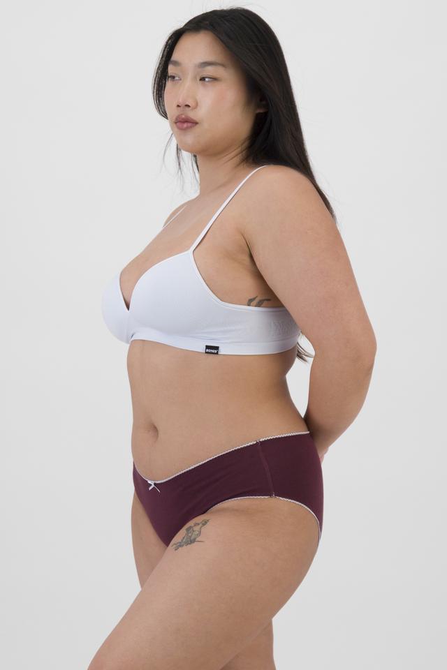 Chloe (She/Her) wears size 14 and is 165cm tall with 95cm chest and 78cm waist