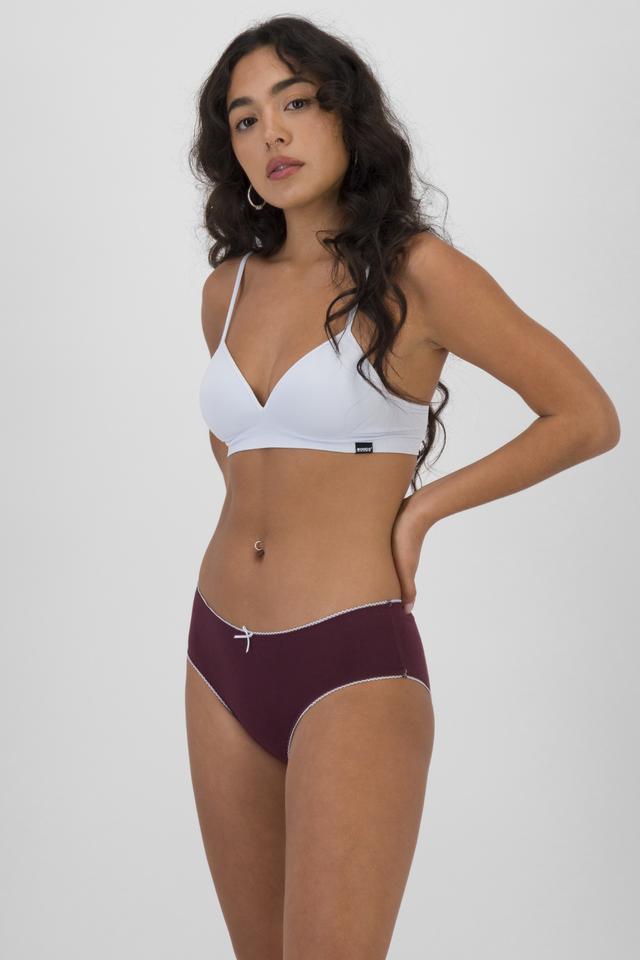 Mercedes (She/Her) wears size 10 and is 166cm tall with 81cm chest and 69cm waist