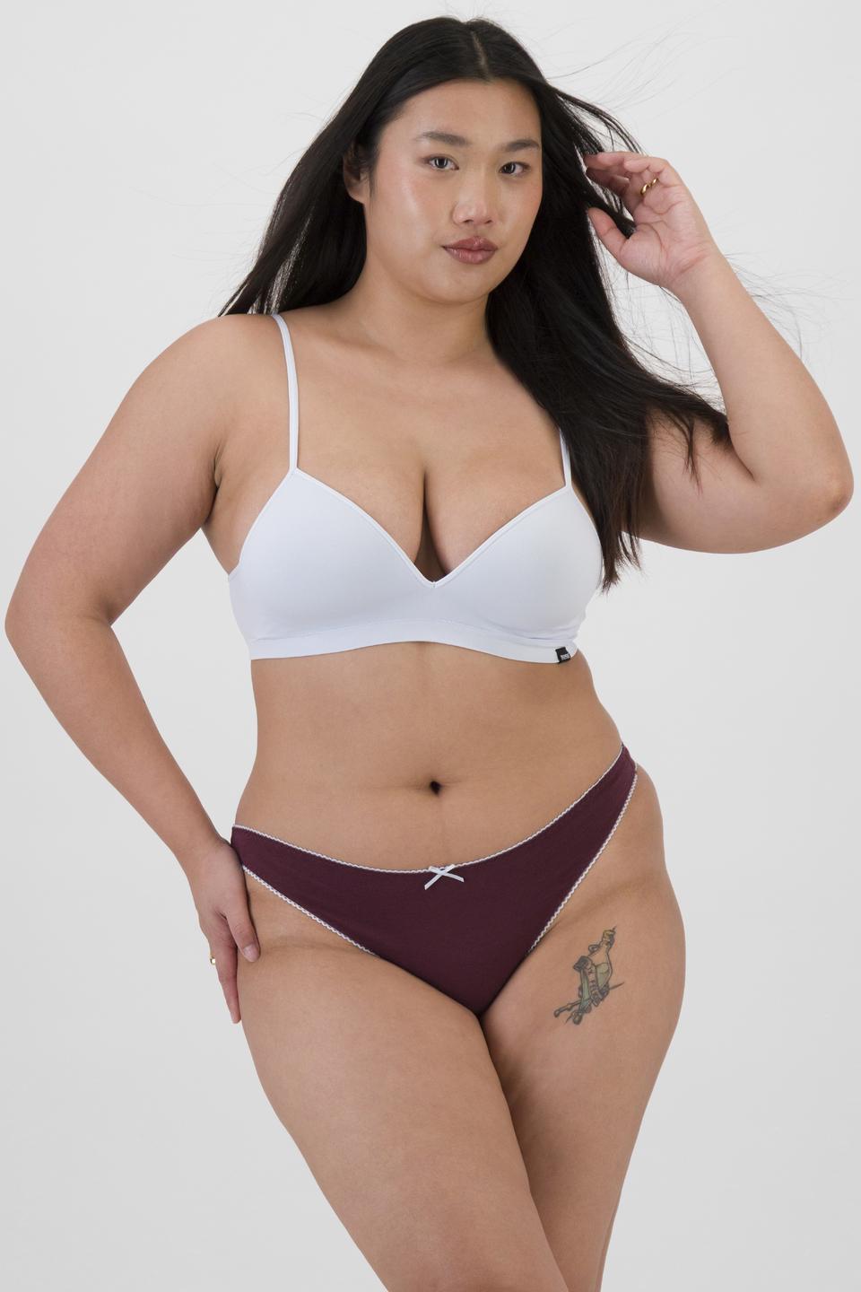 Chloe (She/Her) wears size 14 and is 165cm tall with 95cm chest and 78cm waist