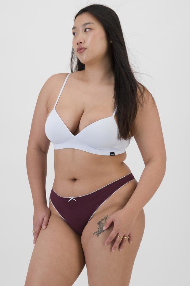 Chloe (She/Her) wears size 14 and is 165cm tall with 95cm chest and 78cm waist