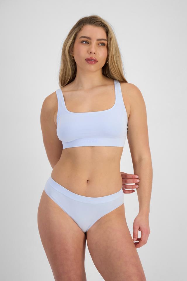 Sienna (She/Her) wears size 12 and is 164cm tall with cm chest and 71cm waist