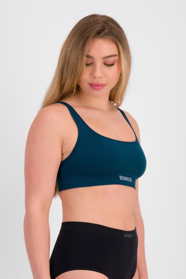 Sienna (She/Her) wears size 12 and is 164cm tall with cm chest and 71cm waist