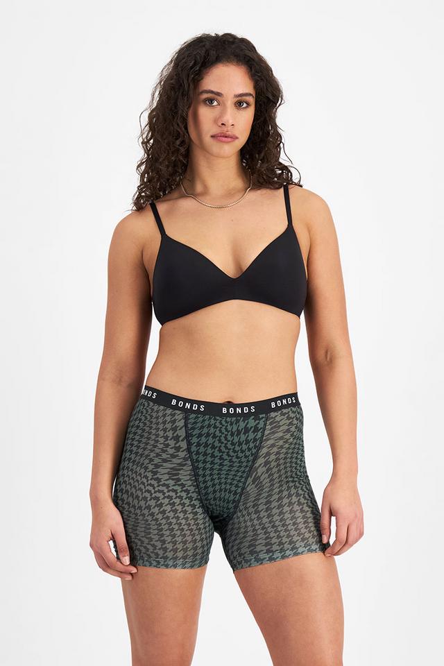 Laila (She/Her) wears size 10 and is 180cm tall with 91cm chest and 74cm waist