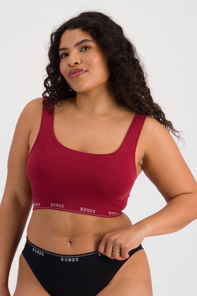 Laura (She/Her) wears size 14 and is 165cm tall with 94cm chest and 76cm waist