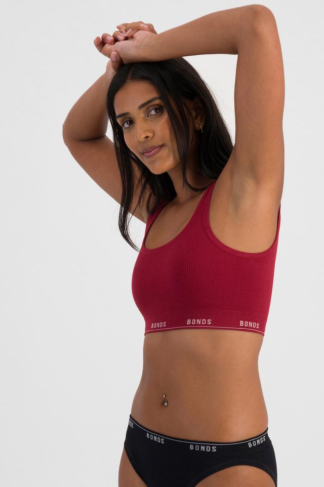 NAYA (She/Her) wears size 10 and is 174cm tall with 80cm chest and 63cm waist