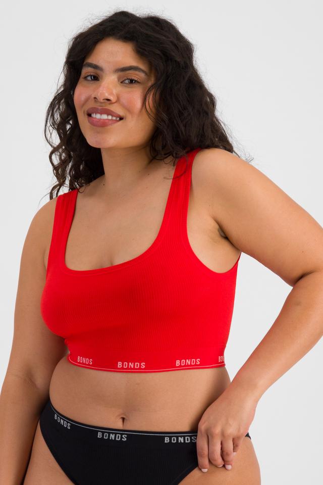 Laura (She/Her) wears size 14 and is 165cm tall with 94cm chest and 76cm waist