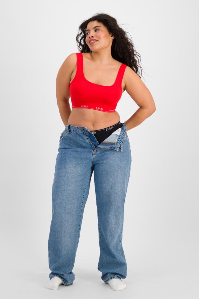 Laura (She/Her) wears size 14 and is 165cm tall with 94cm chest and 76cm waist