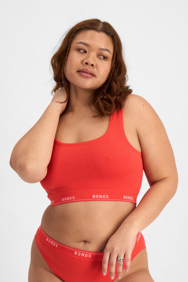 Chika (She/Her) wears size 14 and is 167cm tall with 102cm chest and 84cm waist