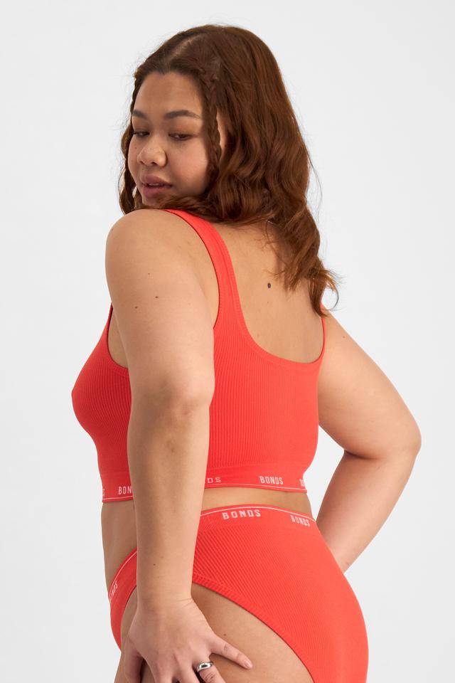Chika (She/Her) wears size 14 and is 167cm tall with 102cm chest and 84cm waist