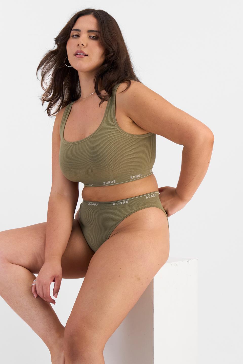 Bella (She/Her) wears size 14 and is 173cm tall with 95cm chest and 77cm waist