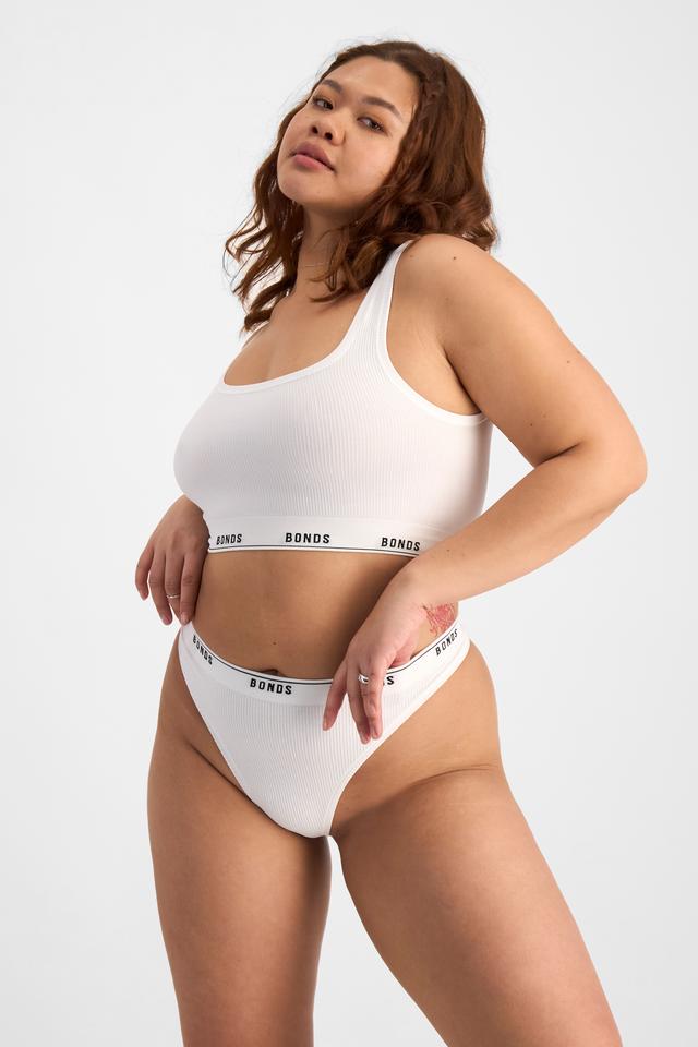 Chika (She/Her) wears size 14 and is 167cm tall with 102cm chest and 84cm waist