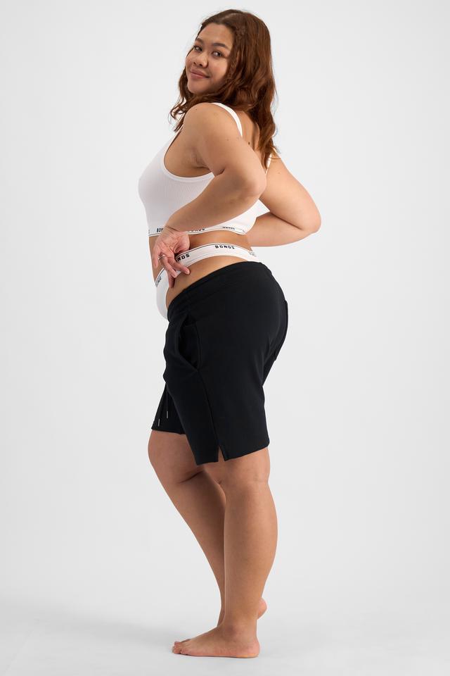 Chika (She/Her) wears size 14 and is 167cm tall with 102cm chest and 84cm waist