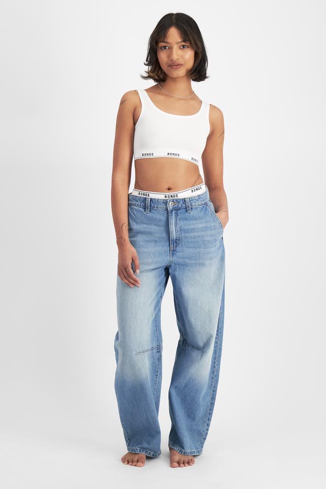 Nickila (She/Her) wears size 10 and is 171cm tall with 77cm chest and 68cm waist