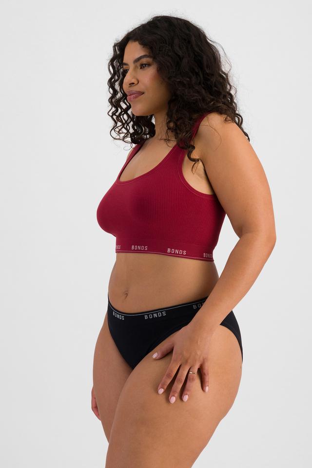 Laura (She/Her) wears size 14 and is 165cm tall with 94cm chest and 76cm waist
