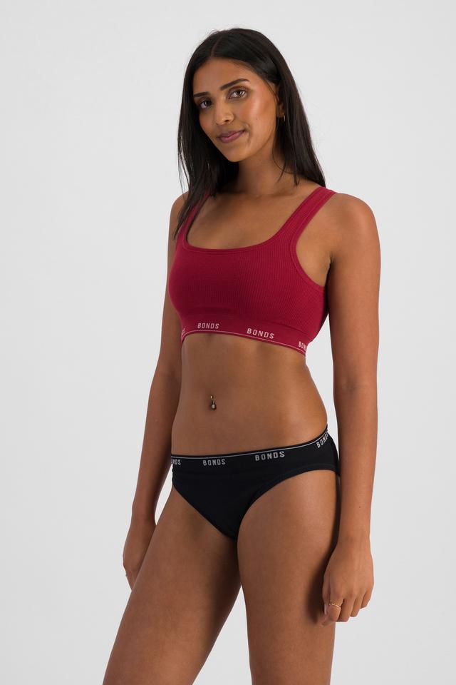 NAYA (She/Her) wears size 10 and is 174cm tall with 80cm chest and 63cm waist