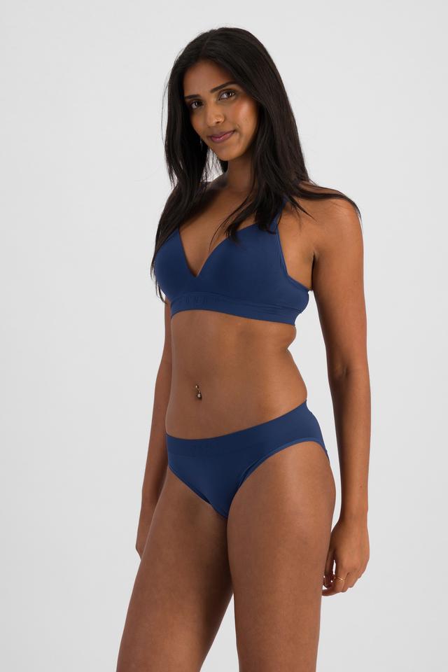 NAYA (She/Her) wears size 10 and is 174cm tall with 80cm chest and 63cm waist