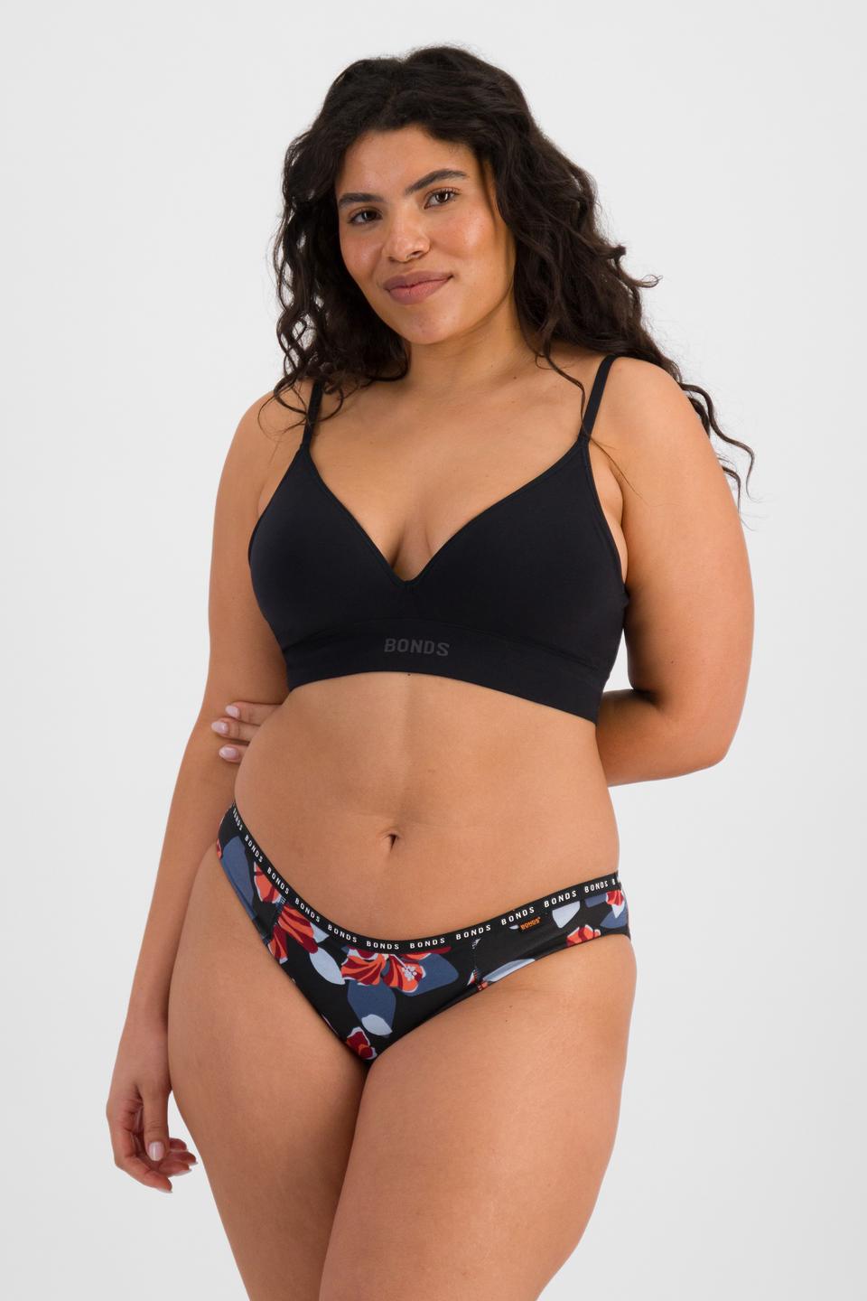 Laura (She/Her) wears size 14 and is 165cm tall with 94cm chest and 76cm waist