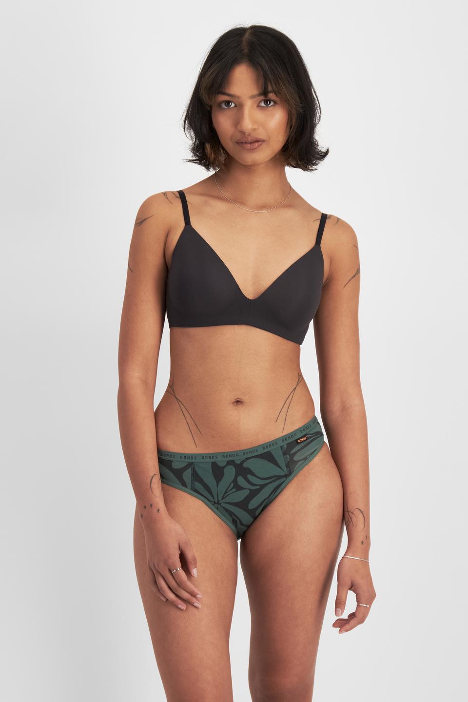 Nickila (She/Her) wears size 10 and is 171cm tall with 77cm chest and 68cm waist