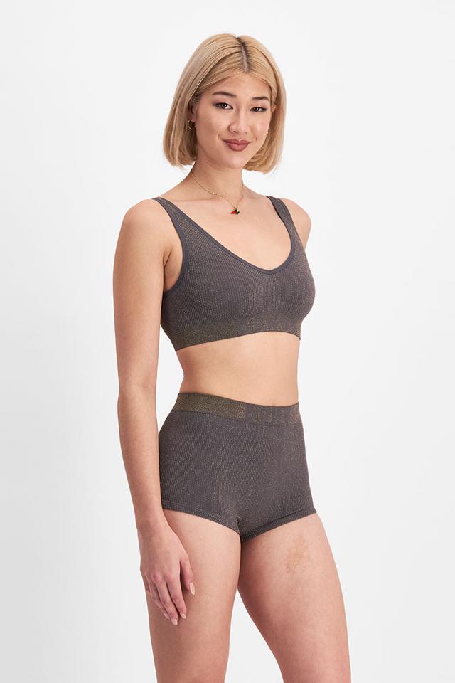 Rhiannan (She/Her) wears size 10 and is 175cm