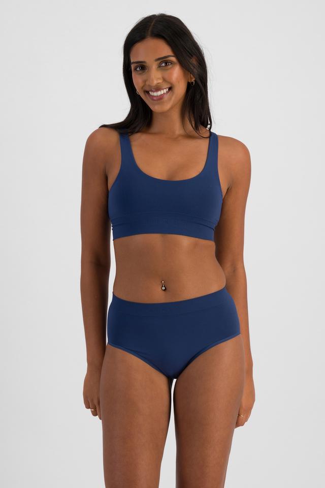 NAYA (She/Her) wears size 10 and is 174cm tall with 80cm chest and 63cm waist