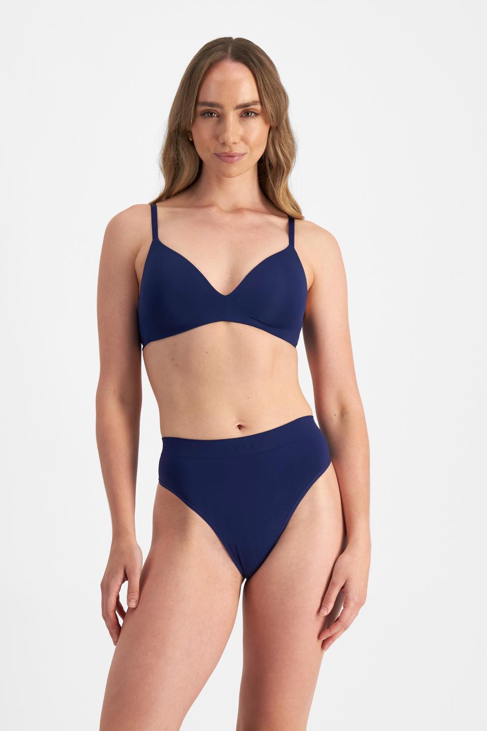 Mikaela (She/Her) wears size S and is 177cm tall with 89cm chest and 66cm waist