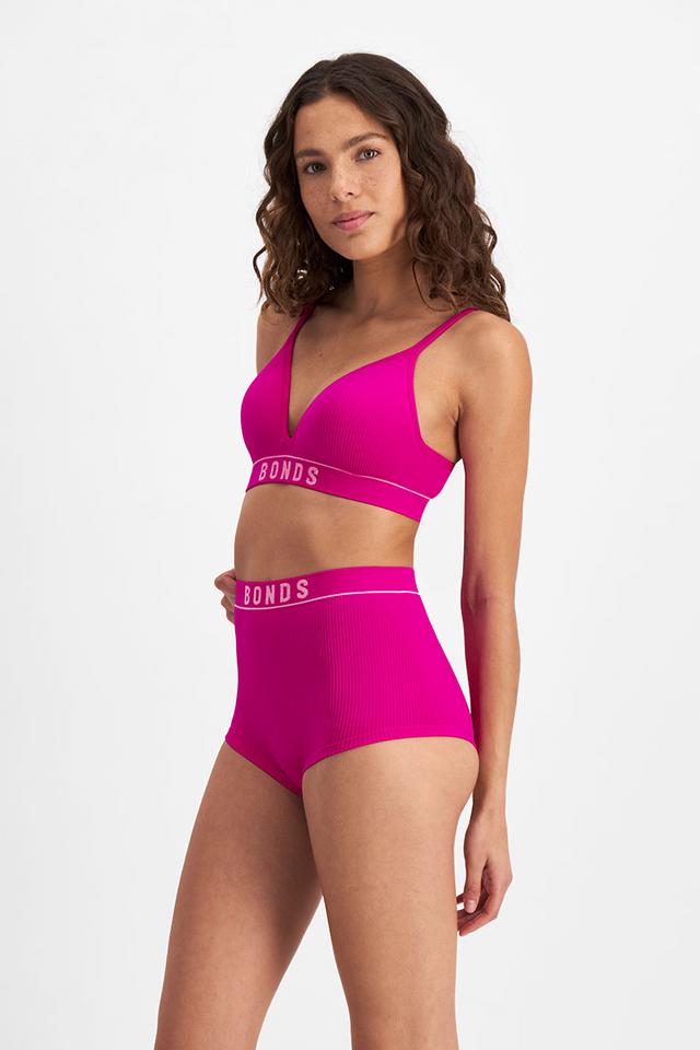 Steph (She/Her) wears size 10 and is 170cm tall with 81cm chest and 66cm waist