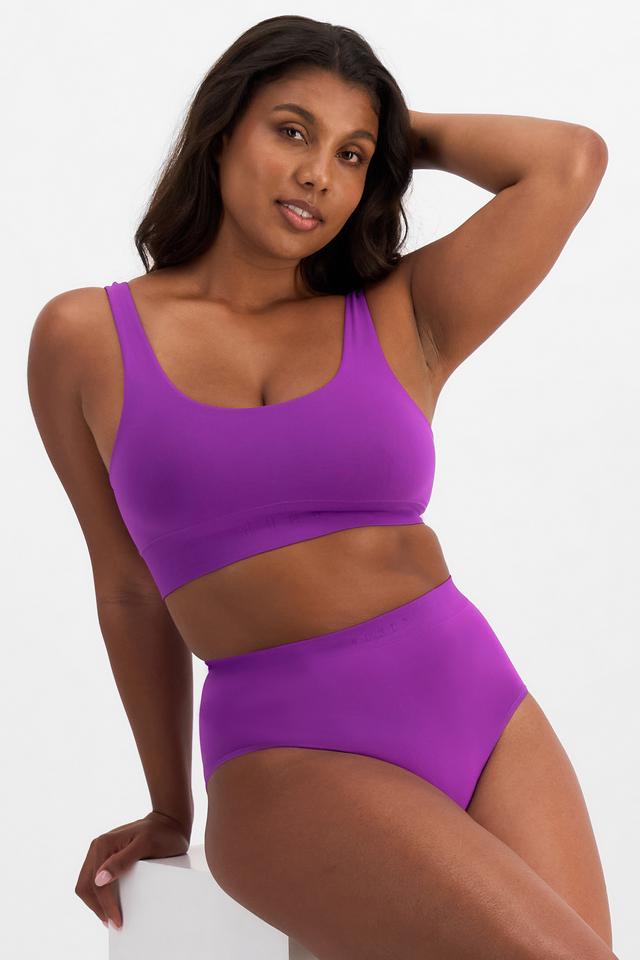 Camryn (She/Her) wears size 10 and is 177cm tall with 95cm chest and 74cm waist