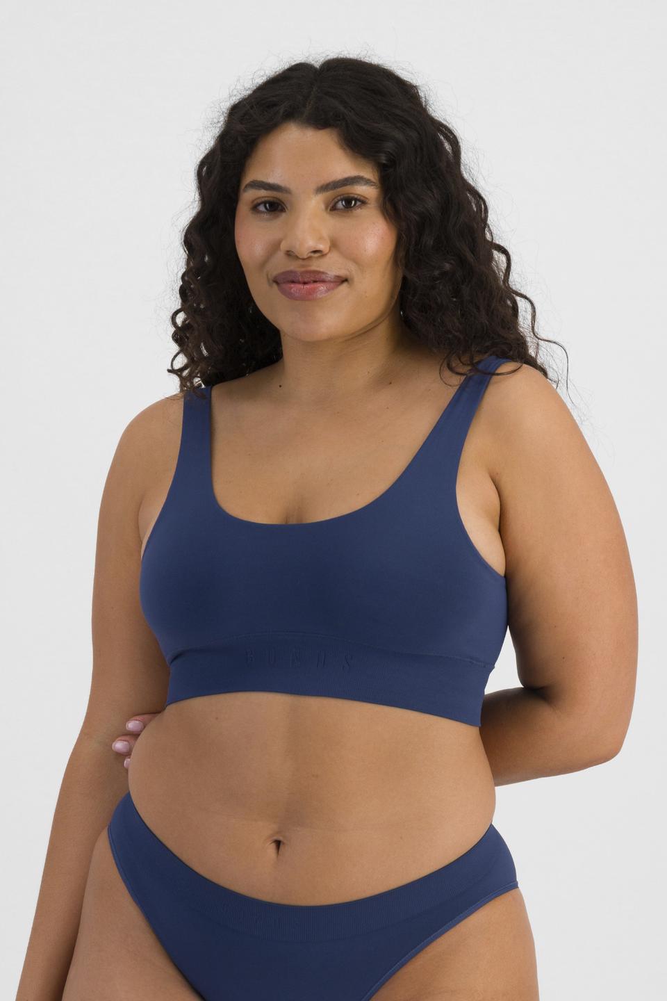 Laura (She/Her) wears size 14 and is 165cm tall with 94cm chest and 76cm waist